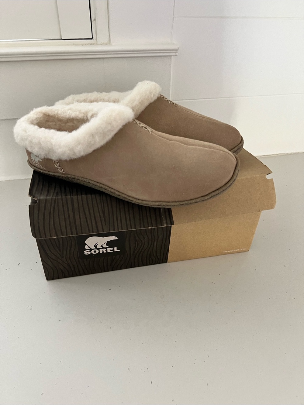 SOREL Women’s Size 9 Brown Suede Shearling Lined Mule Slippers NWT